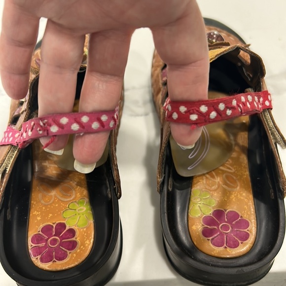 Elite by Corkys Hand Painted Leather Bump‎ Toe Sandal. Size 36 - Picture 9 of 11